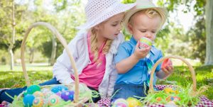 kozzi-25694990-cute_young_brother_and_sister_enjoying_their_easter_eggs_outside-1024-1024x516